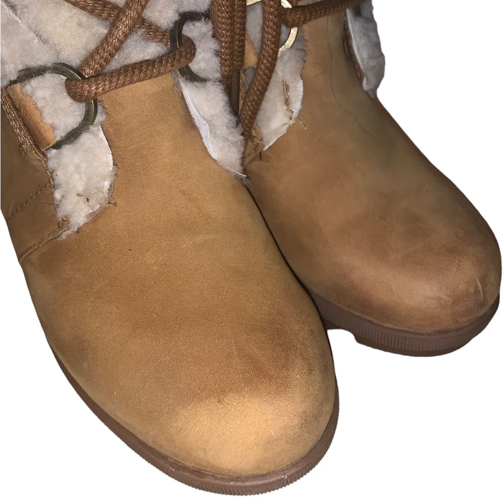 Sorel Lace Up Hidden Wedge Women’s Boots w/ shearling Light Tan Size 9